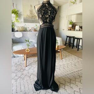 Elegant Black Lace Halter Gown